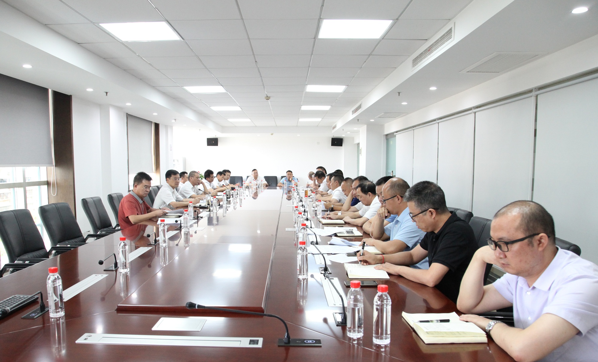 杨雄伟出席集团谋划事情督导会.jpg