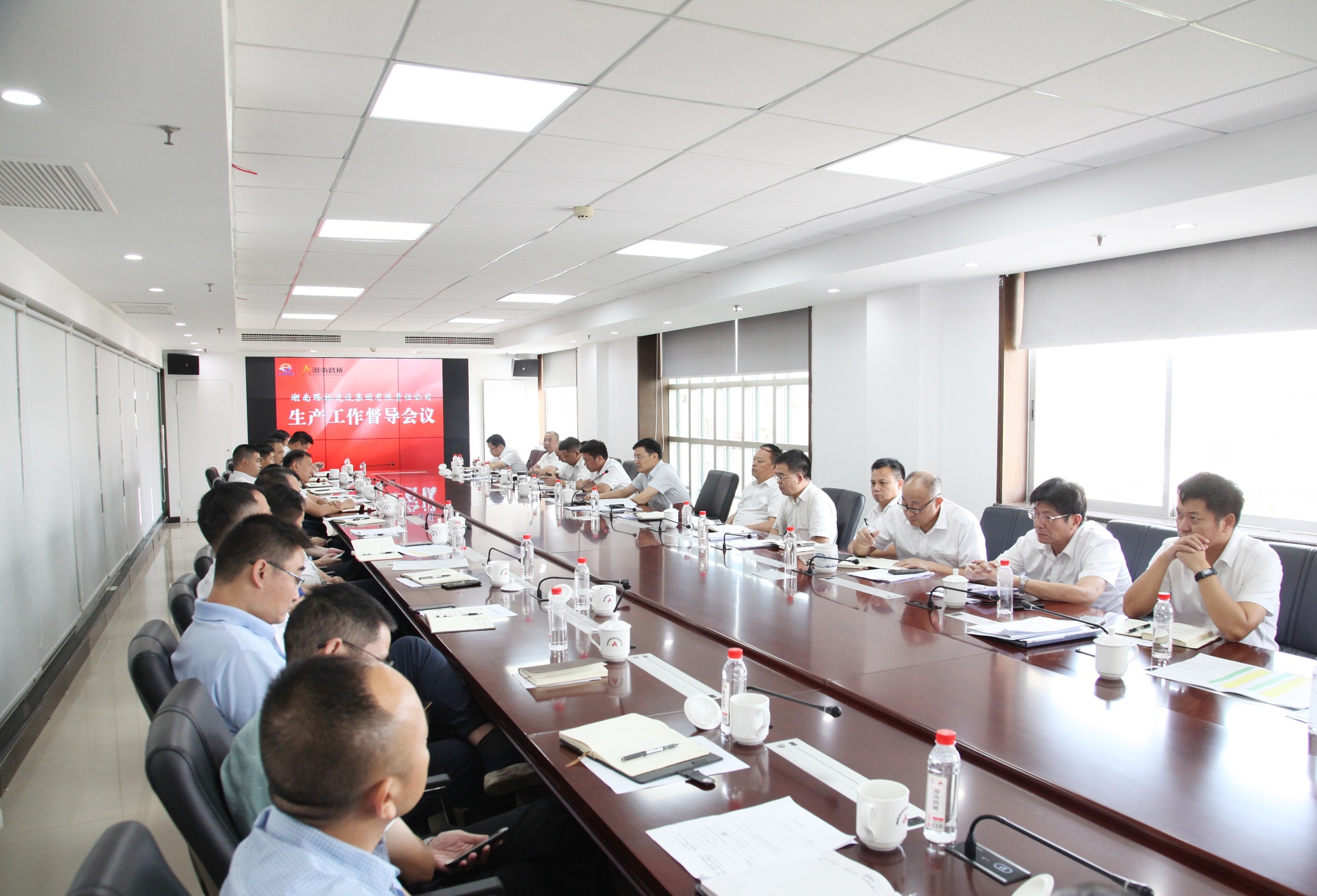 杨雄伟出席生产事情督导会.jpg