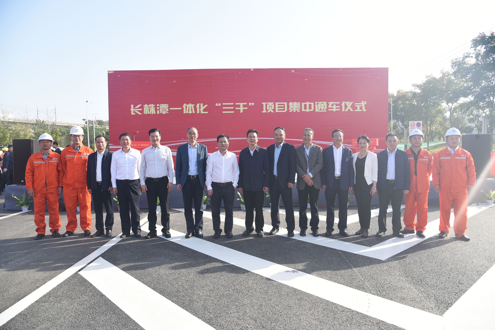 交水建热博rb88合影.jpg