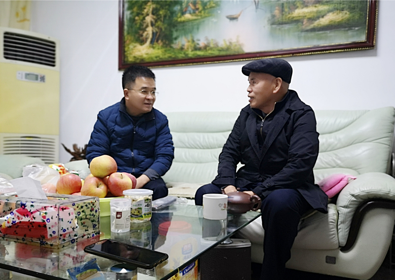 9、2月9日，刘迪祥慰问老党员蔡和祥_副本_副本.jpg