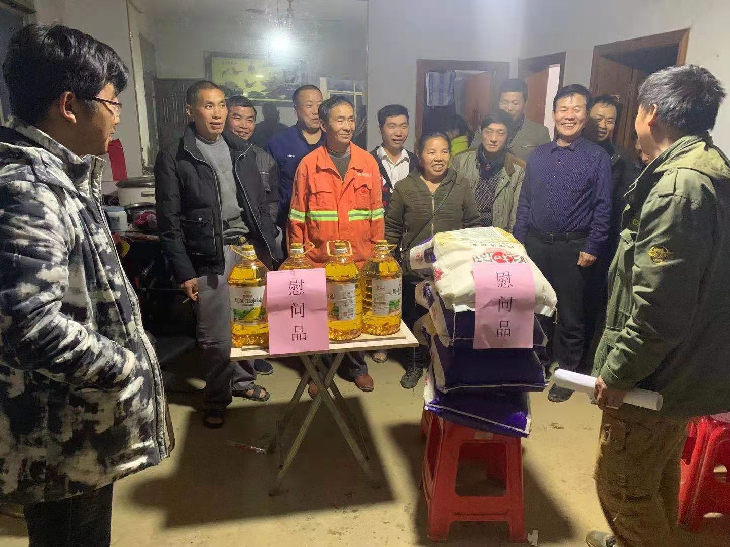 2“湘融湘爱”农民工效劳.jpg